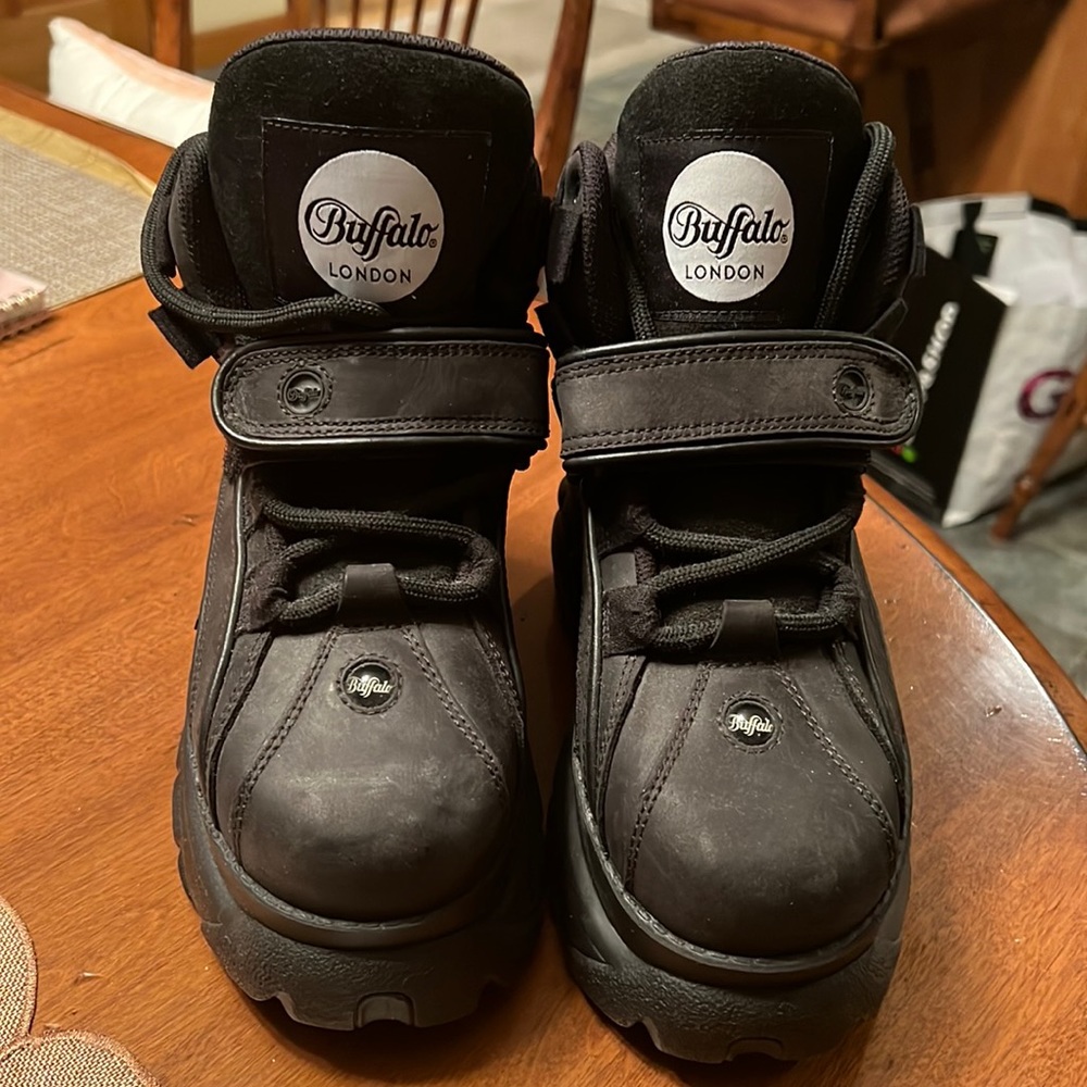 BLACK BUFFALO LONDON PLATFORM SNEAKERS